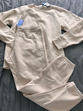 Brand New Men adidas Cream Crewneck Sweatshirt and Joggers Set